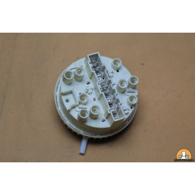 Прессостат Electrolux, Zanussi 132141990